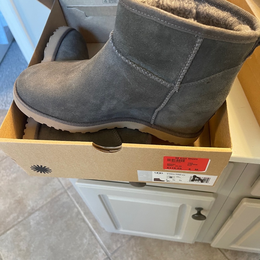 UGG Femme Mini boots